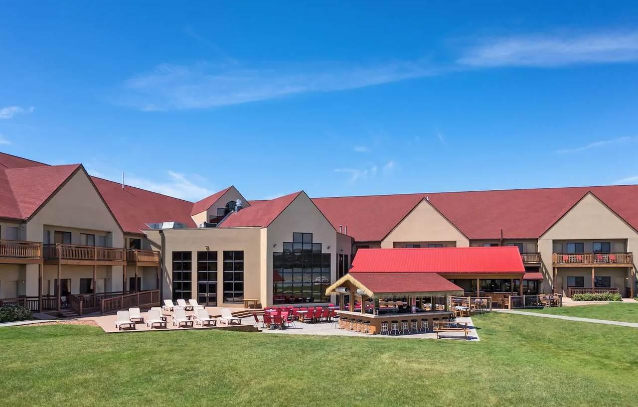 Arrowwood Resort At Cedar Shore Oacoma Exterior photo