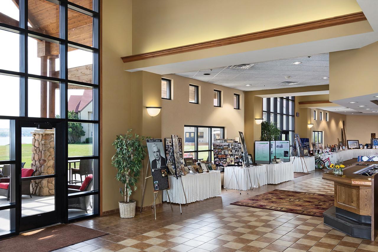 Arrowwood Resort At Cedar Shore Oacoma Exterior photo