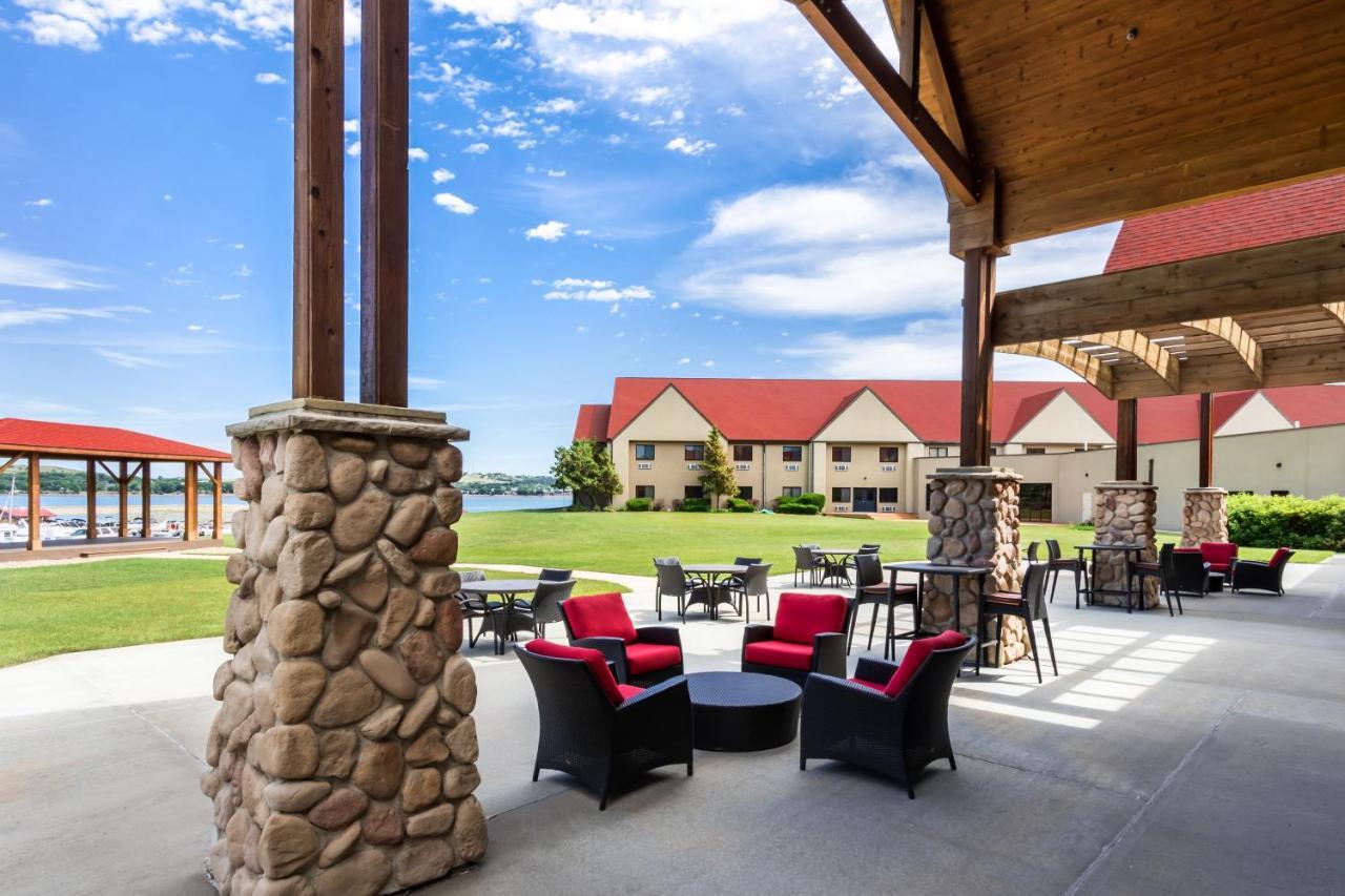 Arrowwood Resort At Cedar Shore Oacoma Exterior photo